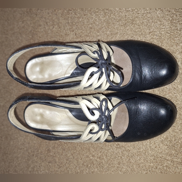 6.5 Fluevog Black Beige Sally Skull Bellevue Heels - Picture 4 of 7